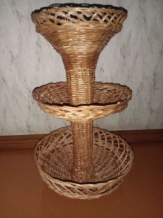 Продам фруктницу с лозы
