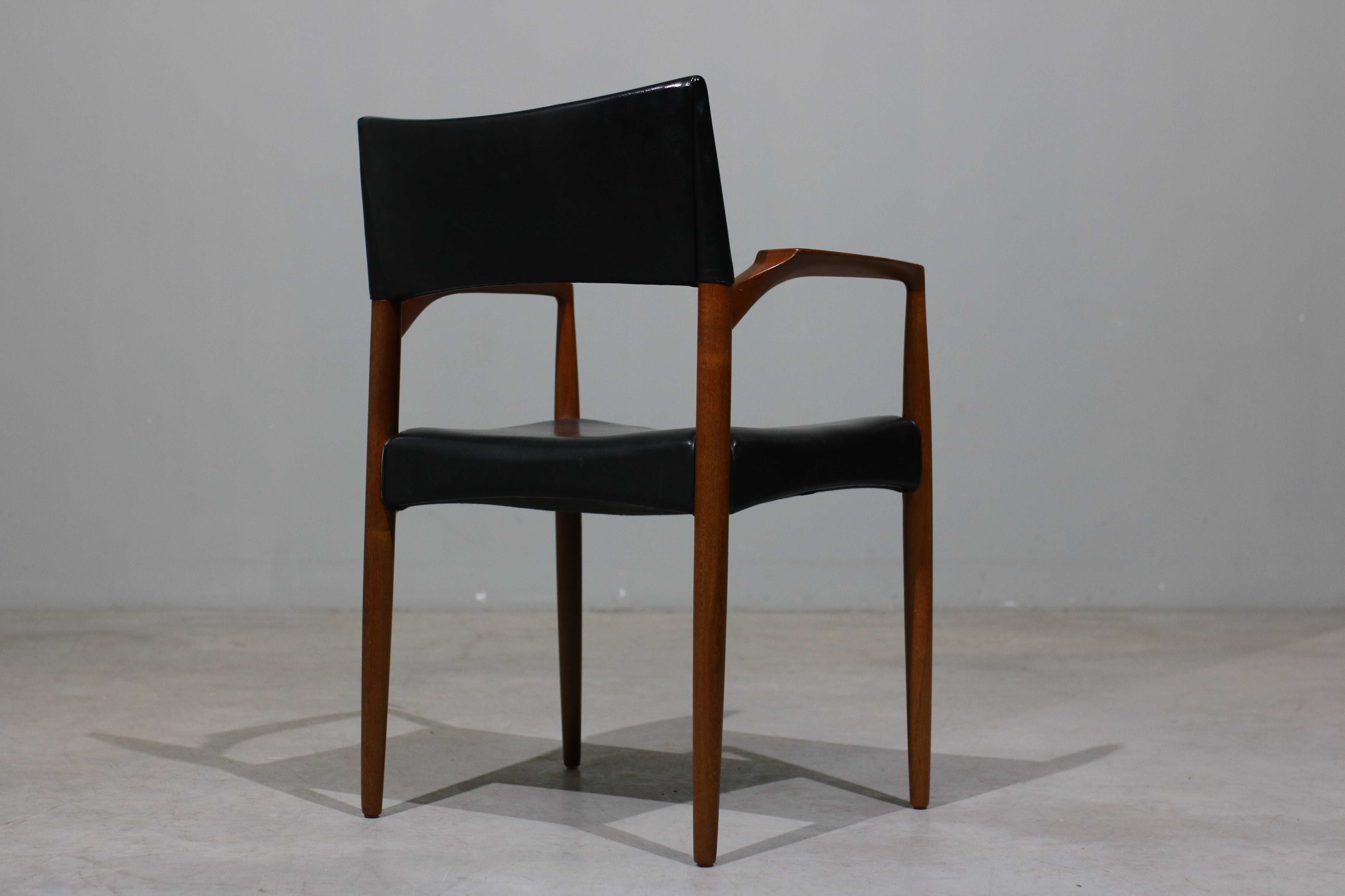 Cadeirão E. Larsen & A. B Madsen em teca | Design Interiores