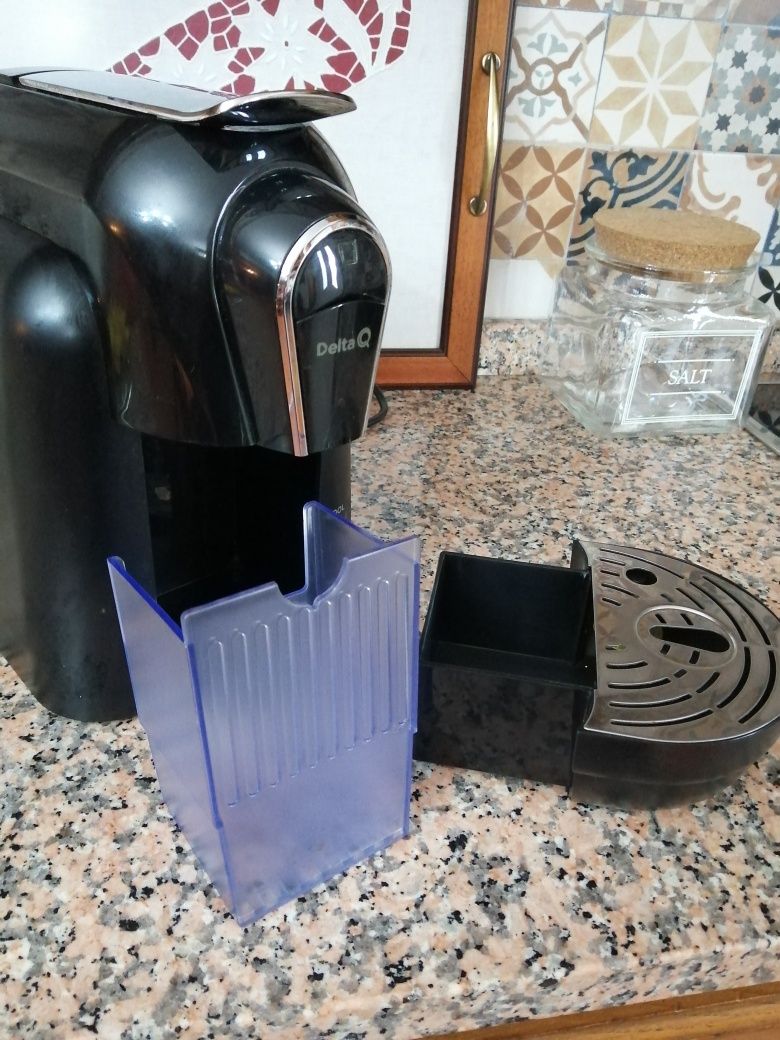 Máquina de café delta avariada