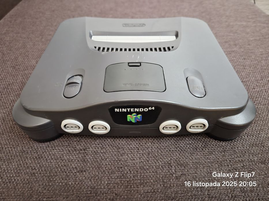 Konsola Nintendo 64 N64 Pal Eur + pad + zasilacz + kabel do tv