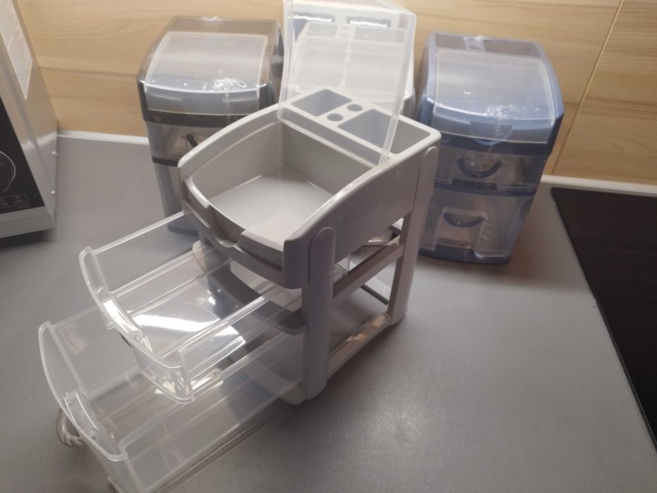 Пластиковый органайзер ( новый ) 15см*18см*21см