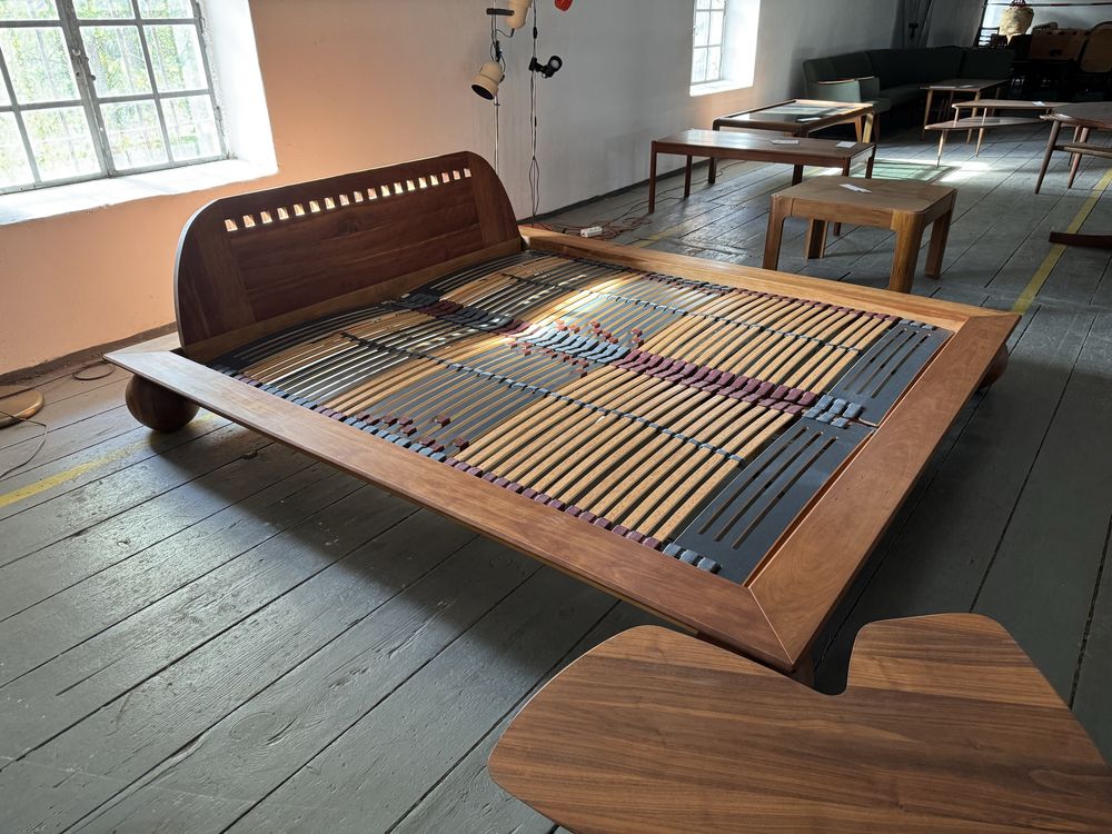 Unikatowe postmodernistyczne tekowe łóżko king size ,modern,design