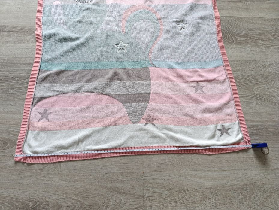 Kocyk z aplikacją sensoryczną firmy Bizzi Growin 80x100