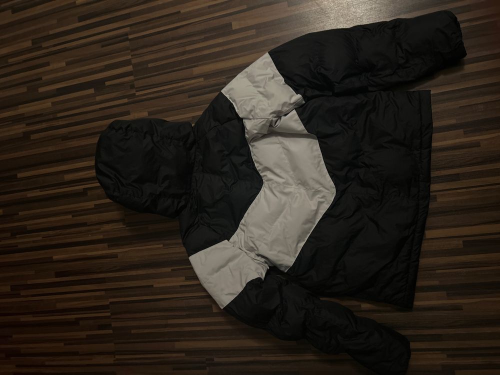 Kurtka Nike super stan prawie jak nowa rozmiar XL dziecięce 158-170cm