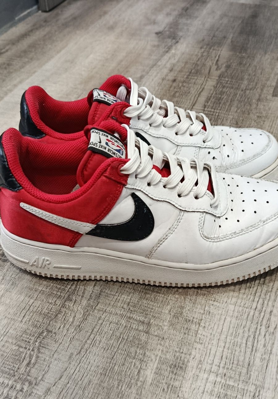 кросівки NBA x Nike Air Force 1 07 LV8 white red