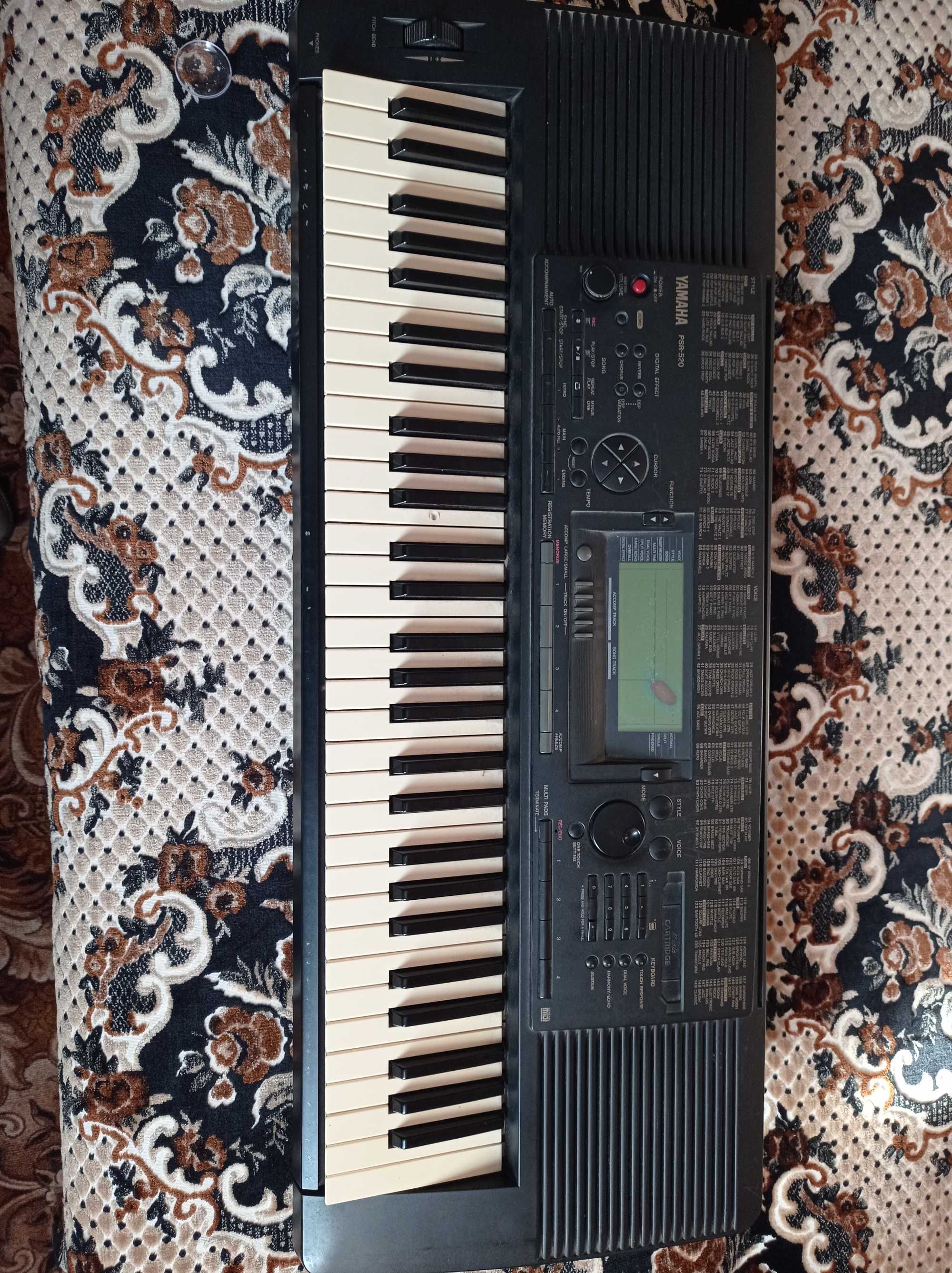 Синтезатор YAMAHA 520