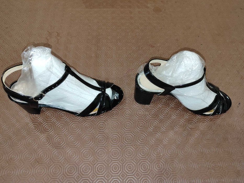 Sandália de Senhora verniz preto 37