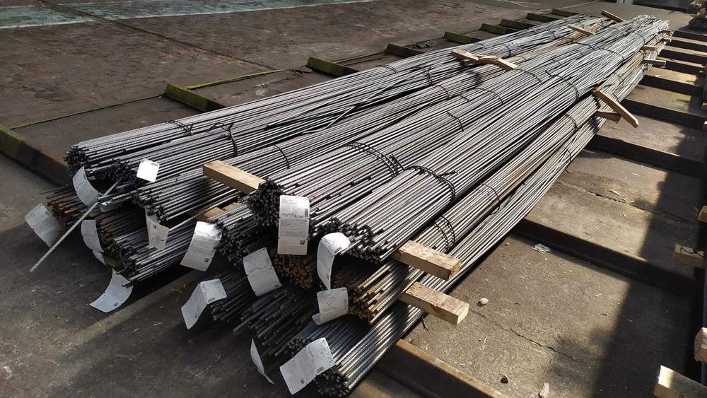 Stal zbrojeniowa pręty żebrowane fi 10-32 cykliczność list 3-4 mies.