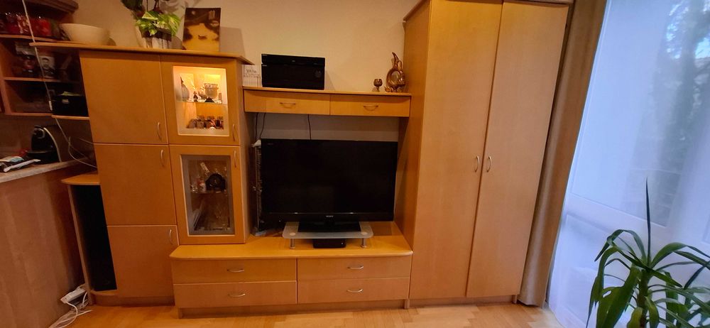 sprzedam drewniane meble do salonu