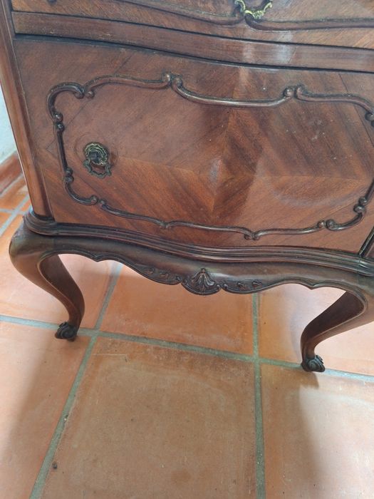 Conjunto de mesas de cabeceira antigas