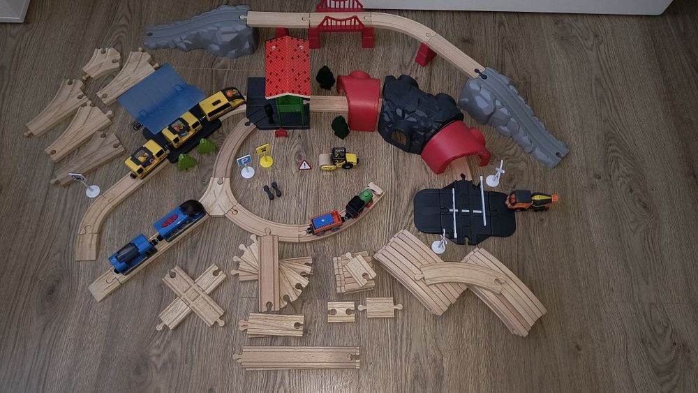 Kolejka drewniana, stacja kolejowa, duży zestaw dla dzieci 3+ (Tomek)