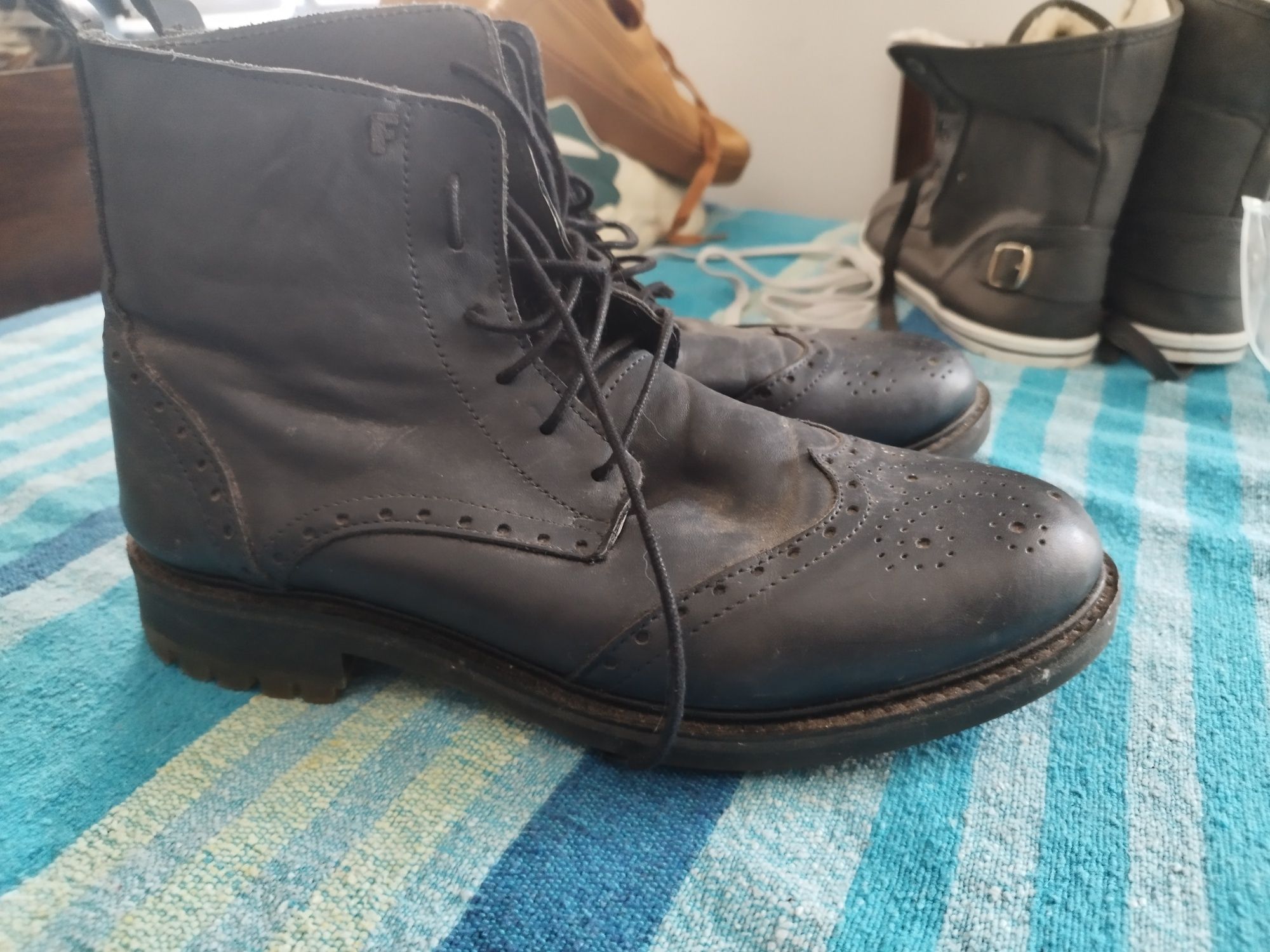 SALDOS Botas número 42/ 20 euros os 2 pares