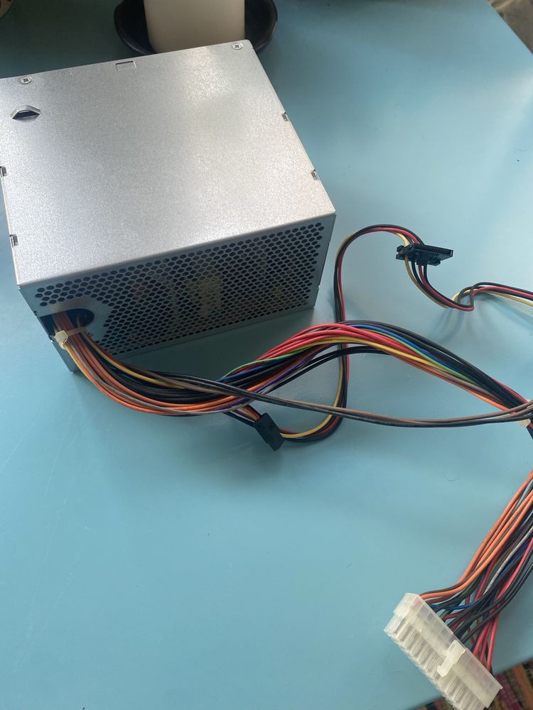 Fonte de 180W max para computador
