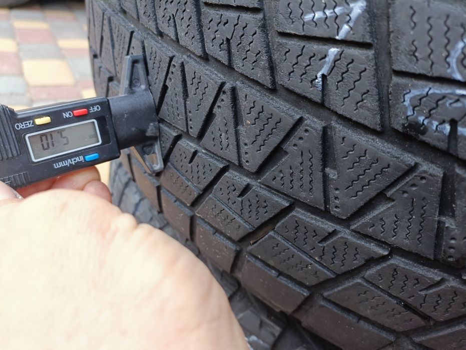Bridgestone 235*60 р18 XL комплект зимової гуми