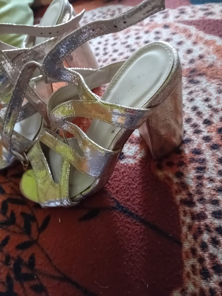 Eleganckie buty na obcasie