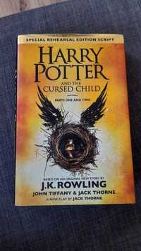 Livro em inglês "Harry Potter and the Cursed Child"