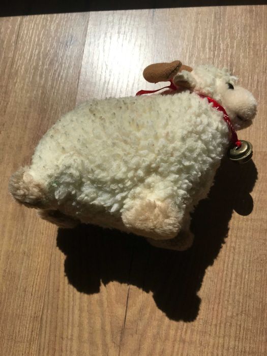 Brinquedos em madeira, lê e tecido