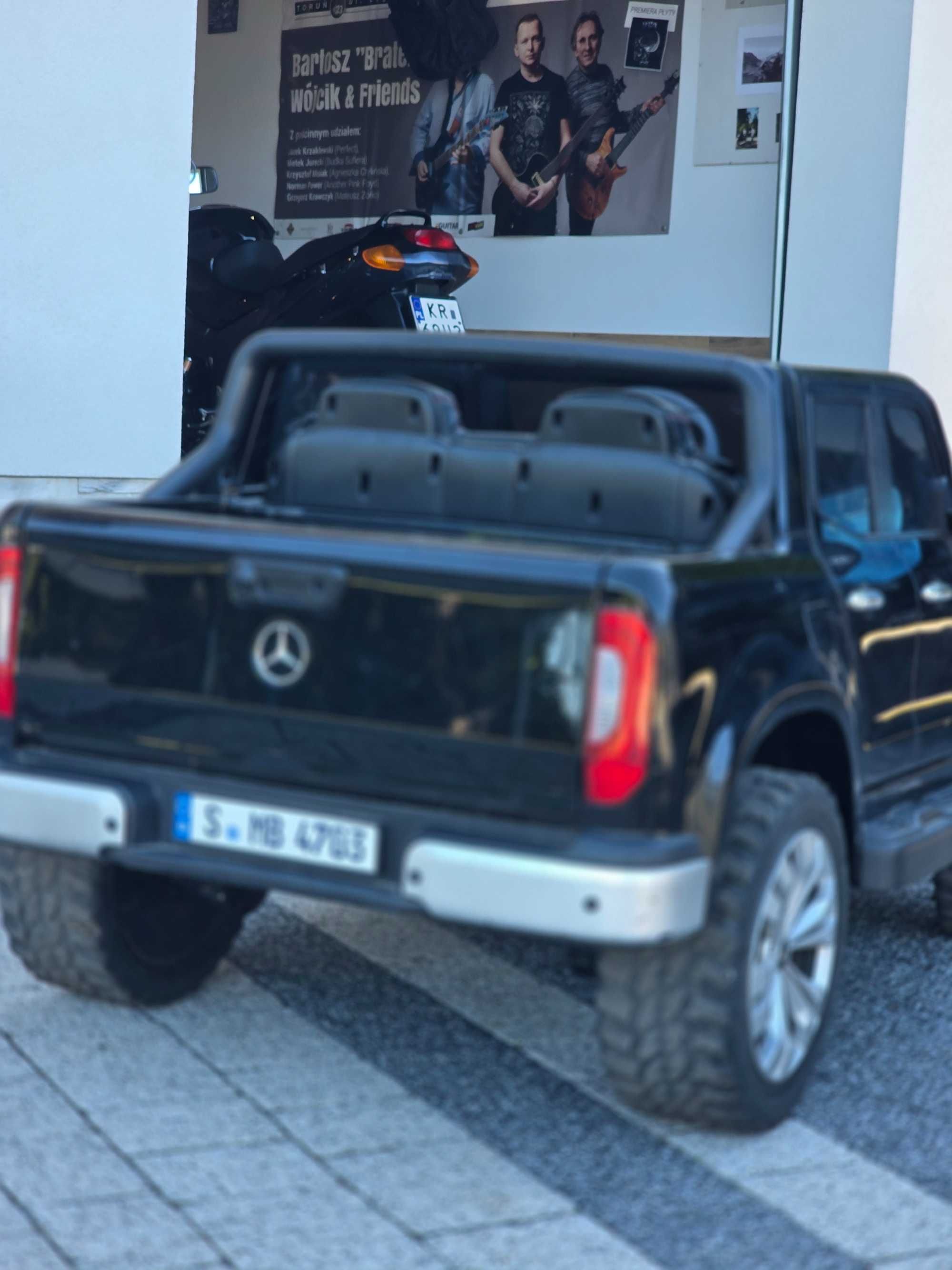 Duże Auto Pojazd Mercedes X-Class 4x4 Panel MP4 EVA LED Bagażnik Pilot