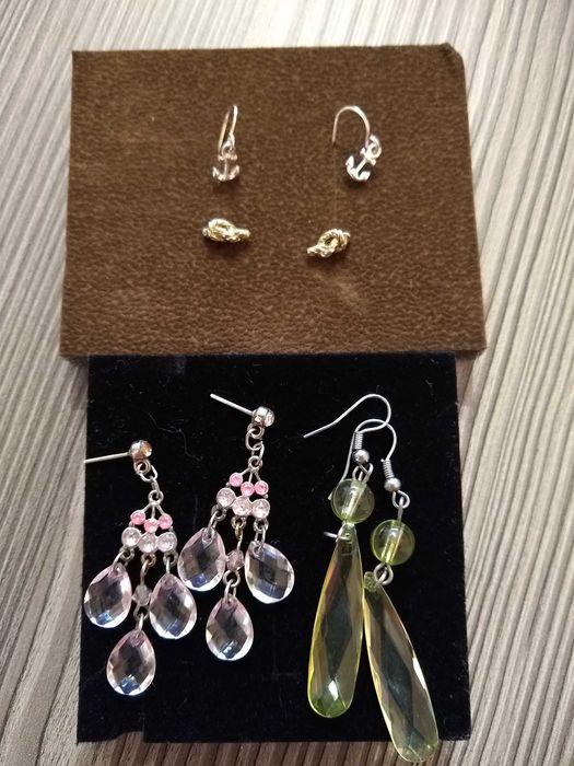 Kolczyki długie i krótkie