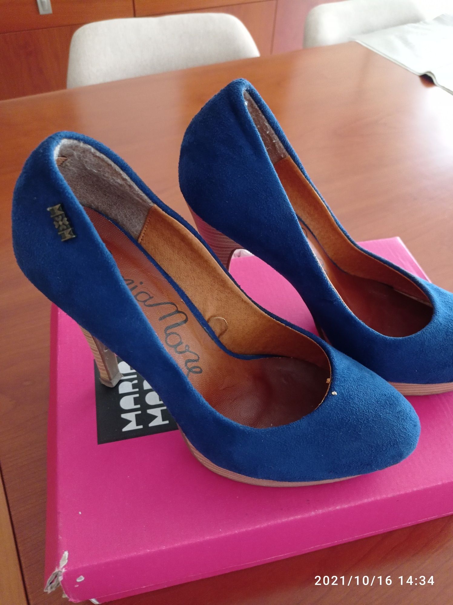 Sapatos salto alto azuis Maria Mare