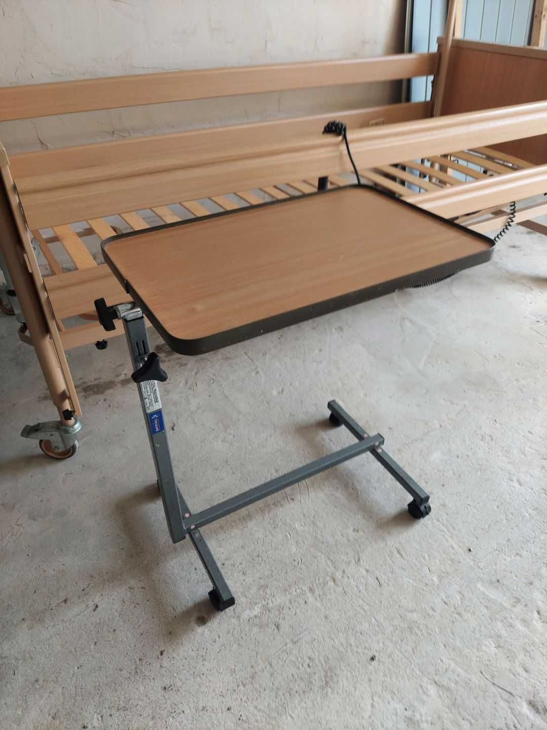 Łóżko rehabilitacyjne plus stolik