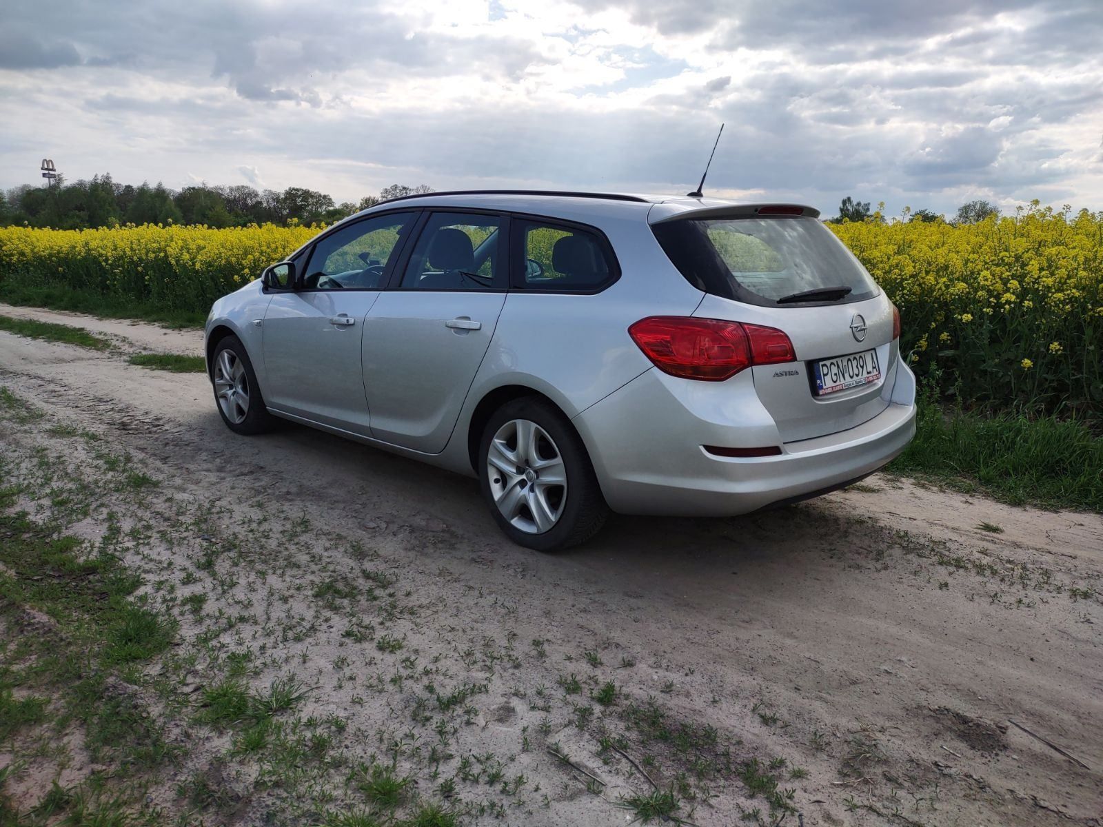 Opel Astra Sports Tourer 2011r.