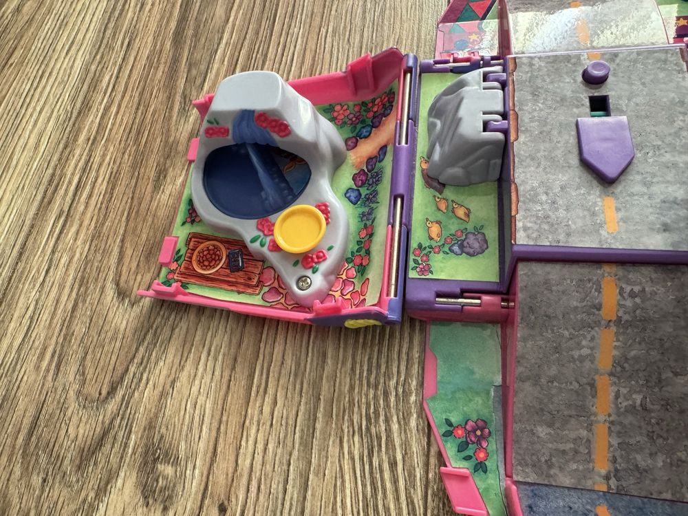 1995 Galoob Pound Puppies Van Bus Circus Playground Playset