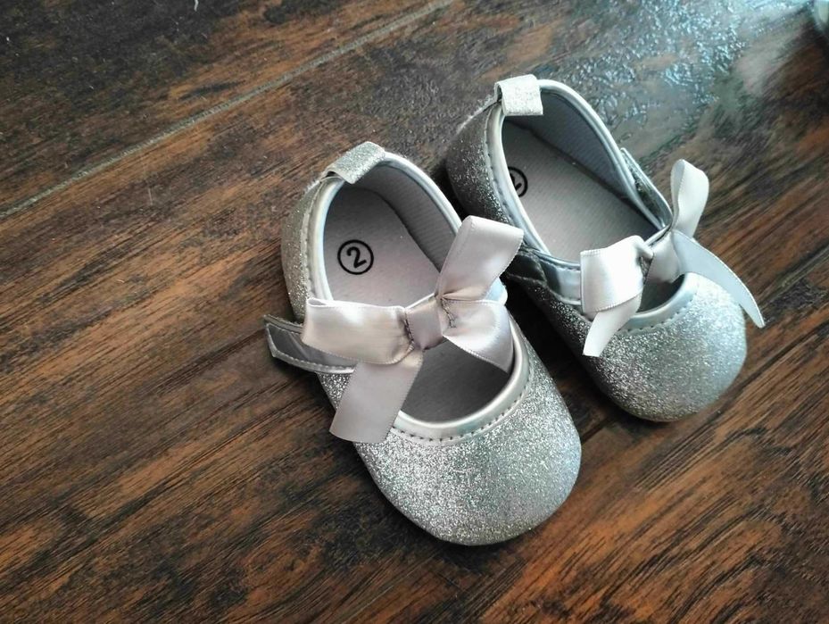 śliczne buciki niechodki srebrne dziewczynka