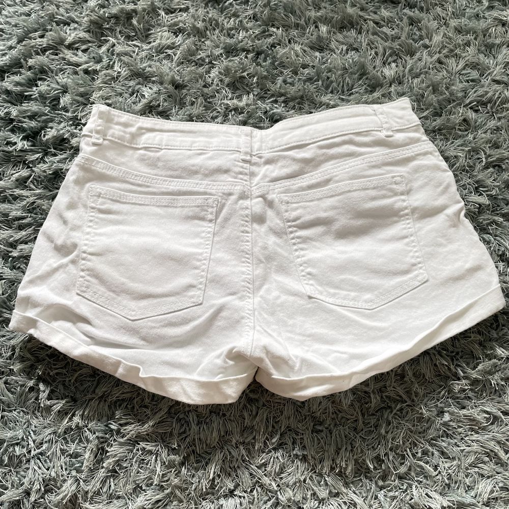 Spodenki szorty zapinane białe kieszenie H&M bawełna elastan S/M