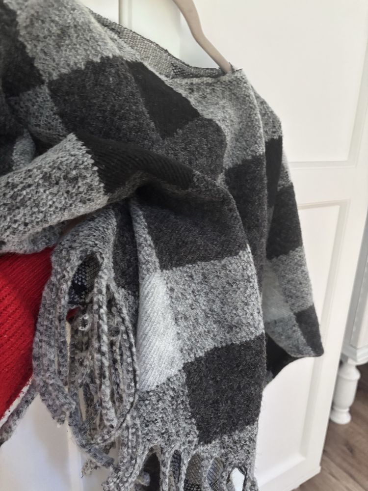 Pareo kardigan sweter narzutka frędzle gruby