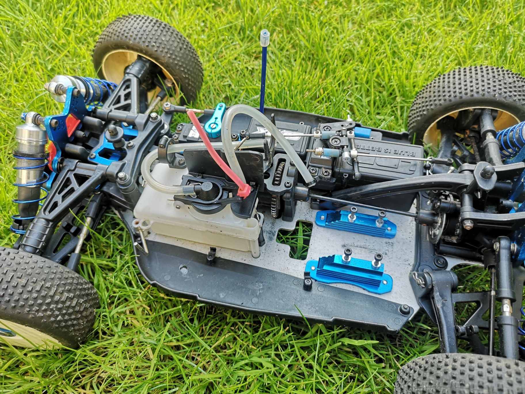 Model RC buggy 1:8 nitro LRP S8-BX2 bez silnika