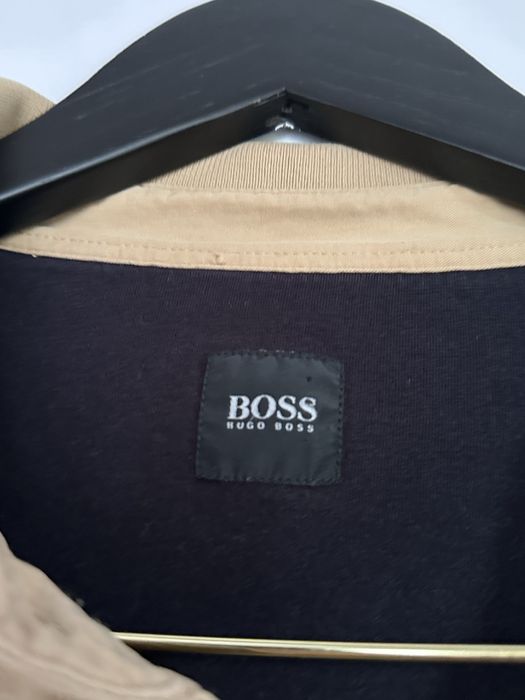 Boss Hugo Boss sweterek sweter bluzka bluza beżowa z kołnierzykiem