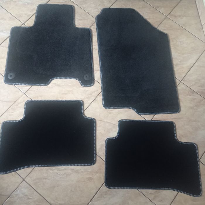 Dywaniki gumowe do auta