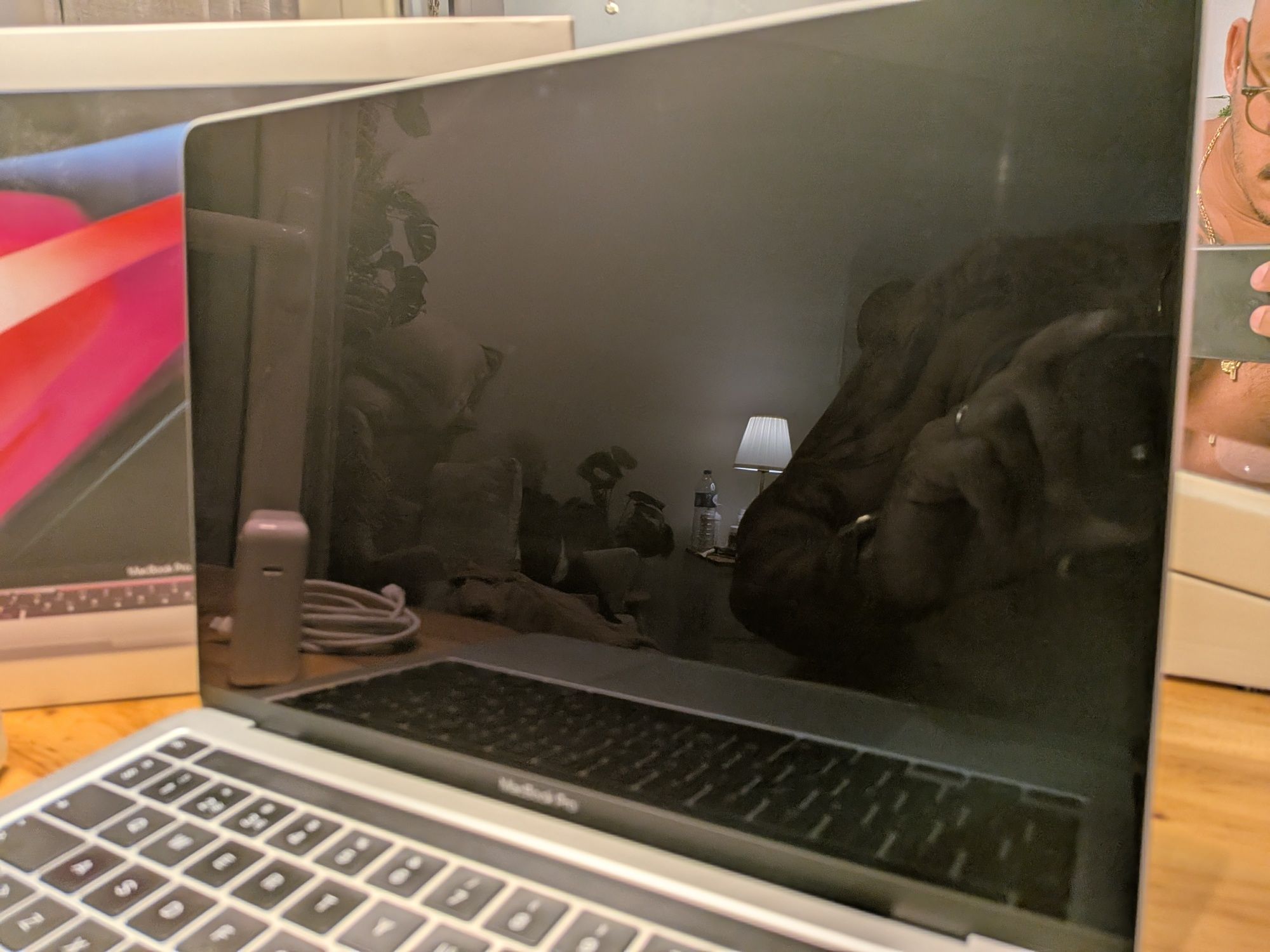 MacBook Pro 13'' | M1 | 8GB | 512GB + Magic Mause
MacBook Pro 13'' |