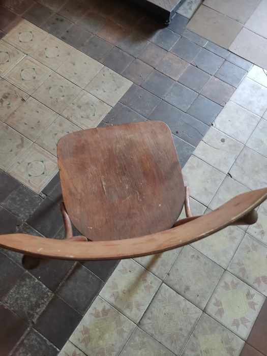 Продам коврик, кухонные,венские стулья под реставрацию.