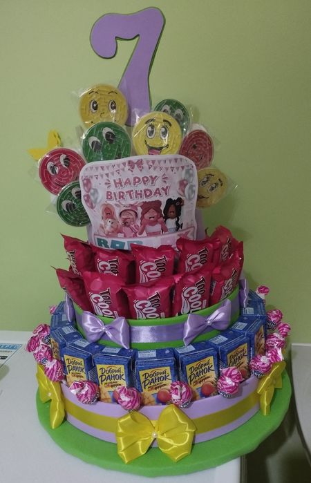 Квітка соняшник з цукерок, торт з солодощів