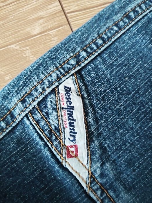 Jeansy flare diesel