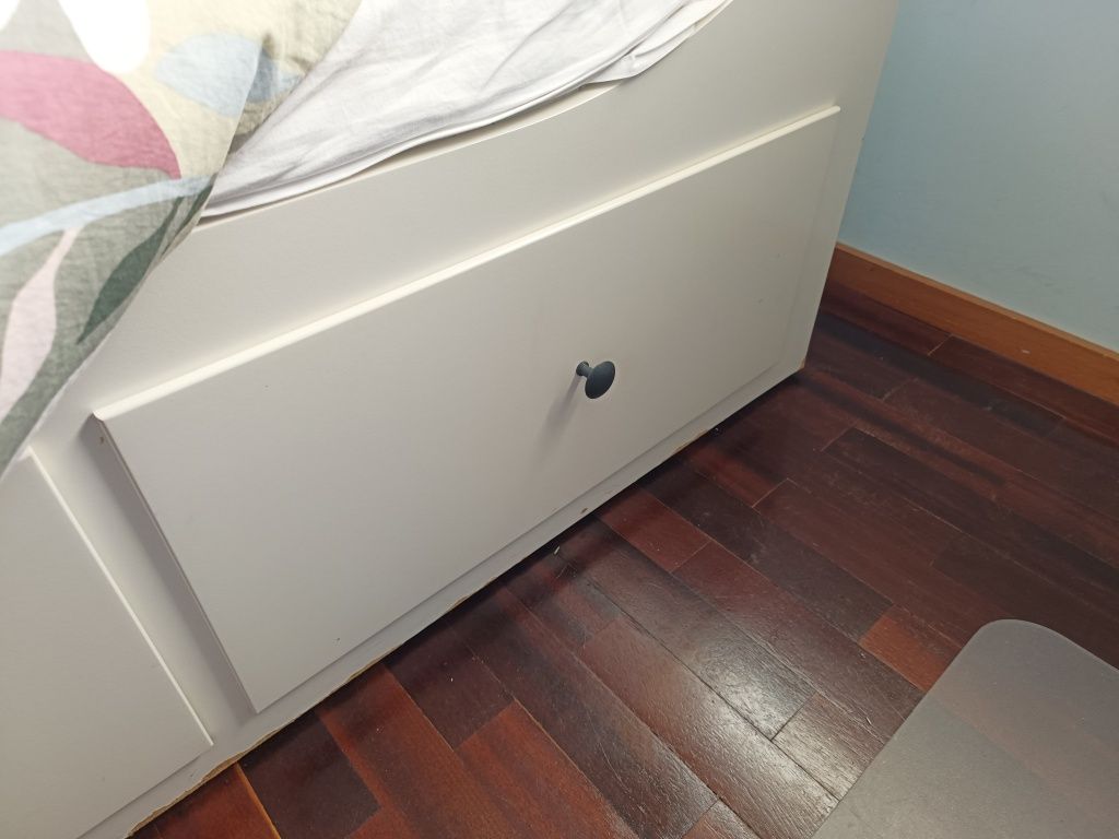 Cama IKEA casal com arrumação