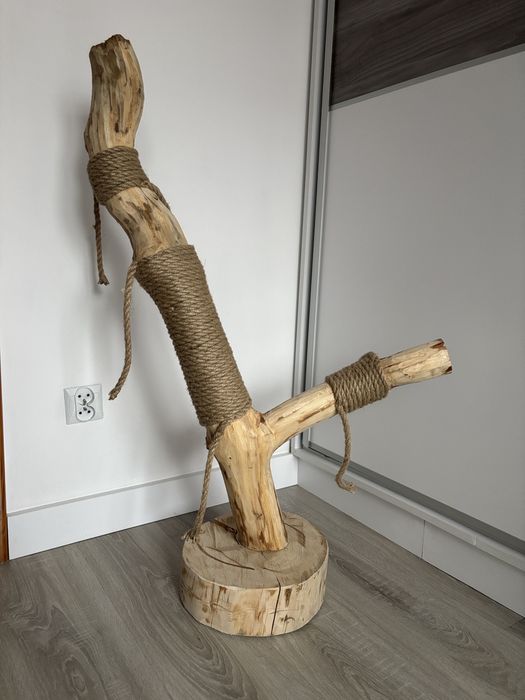 Naturalny drapak dla kota z sznurkiem jutowym drewno