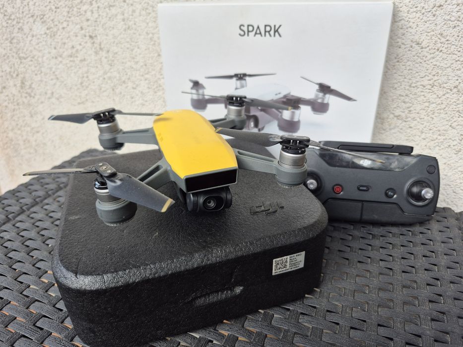 Dron DJI Spark + kontroler + karta pamięci 32 GB