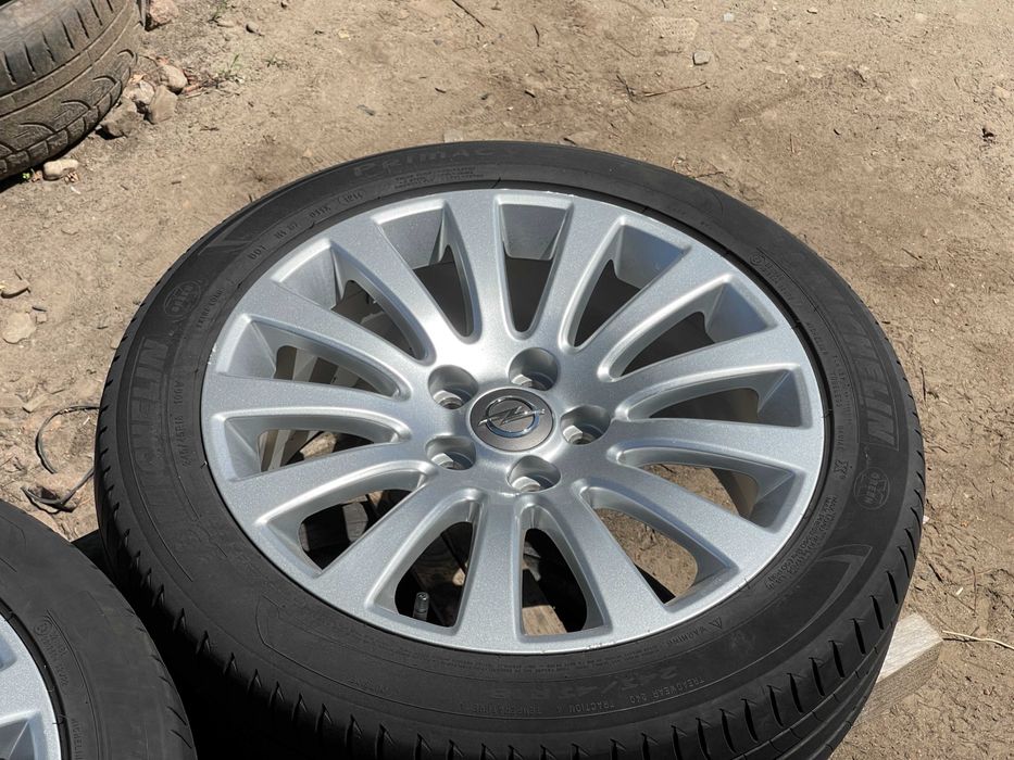 диски R18 8j ET42 5x120 dia67,1 +шини 245,45 R18 OPEL