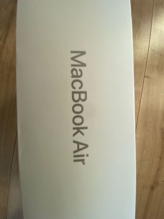 Коробка від MacBookAir