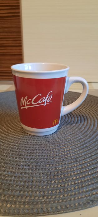 Czerwony kubek McCafe Mocha Rocka