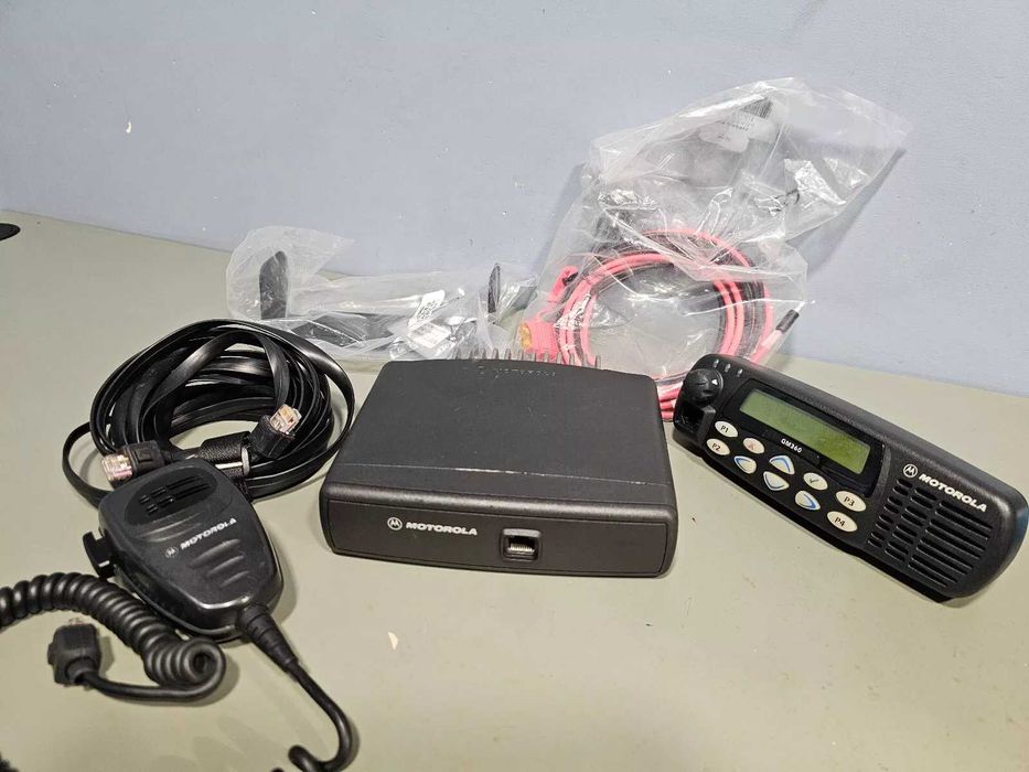 Radiotelefon Motorola GM360 Komplet VHF 136-174 mhz zestaw separujący