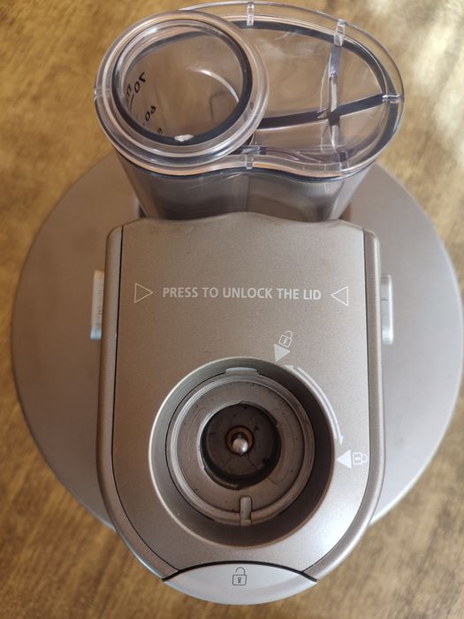 Блендер Vitek с большой чашей