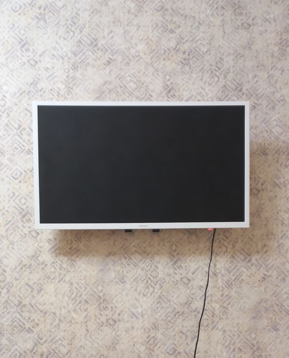 СМАРТ  Тв SAMSUNG UE 32T4510AU з настенним крипленням