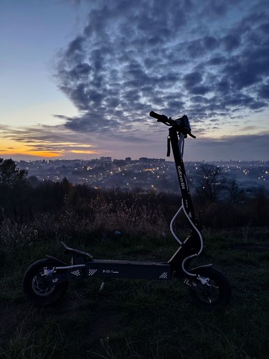 Продам білий Kukirin g4