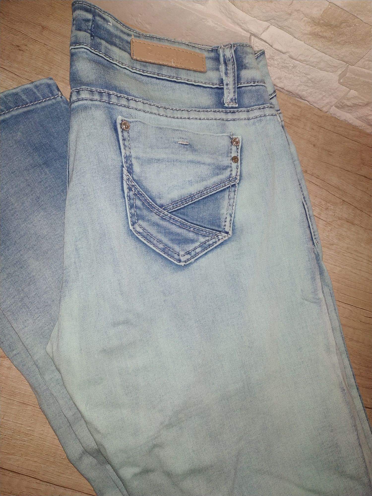 Spodnie damskie jeans elastyczne 28