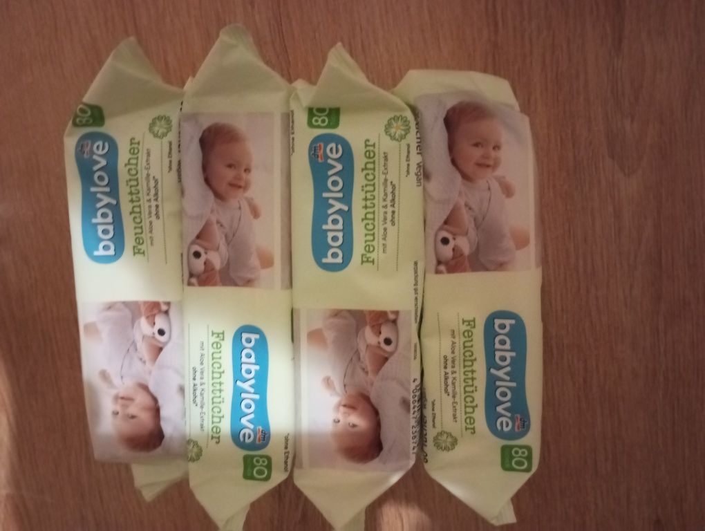 Вологі серветки фірми babylove babydream