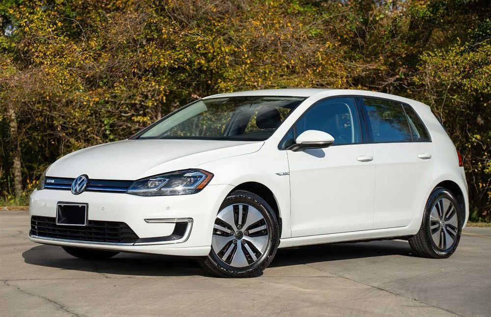 Volkswagen e-Golf      2017